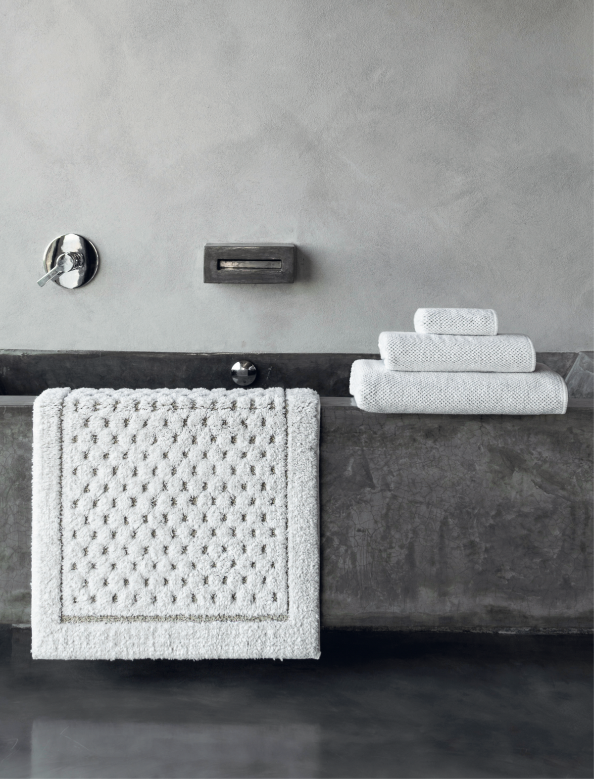 White Linen Waffle bath rug draped over a grey stone bath, with three matching towels stacked alongside. Maison Lune logo above. Text reads: “Your kind of everyday comfort. 30% off Bath Linen. 12–18 October. Shop bath linen.”